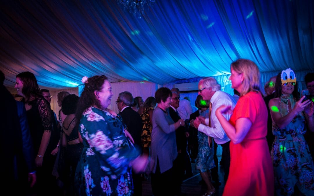 DJ Wedding – Importance Of Having Good DJ Equipments and Lightings
