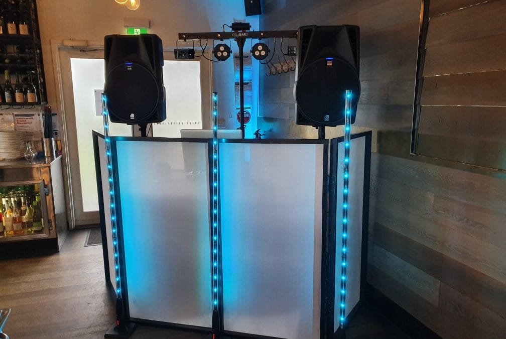 DJ MC Melbourne – Wedding Package With Neon Signs Hire