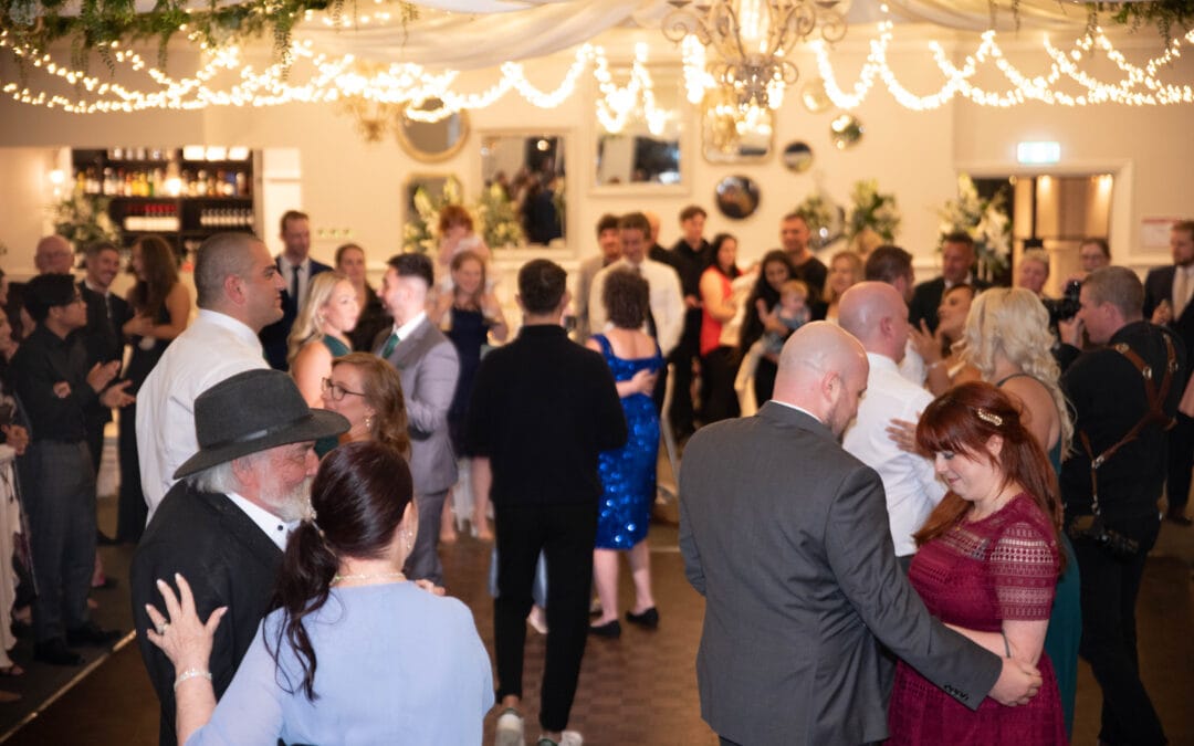 BLOG REDIRECTED – The Ultimate 1988 Retro Wedding Playlist for Dandenong Ranges Receptions